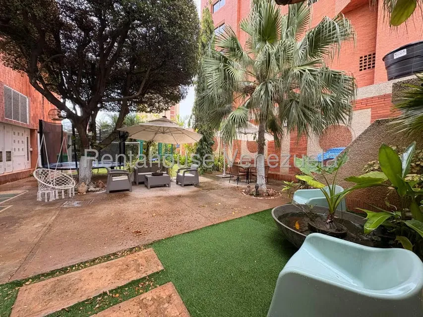Apartamento (1 Nivel) en Alquiler en Avenida El Milagro, Zulia - 32