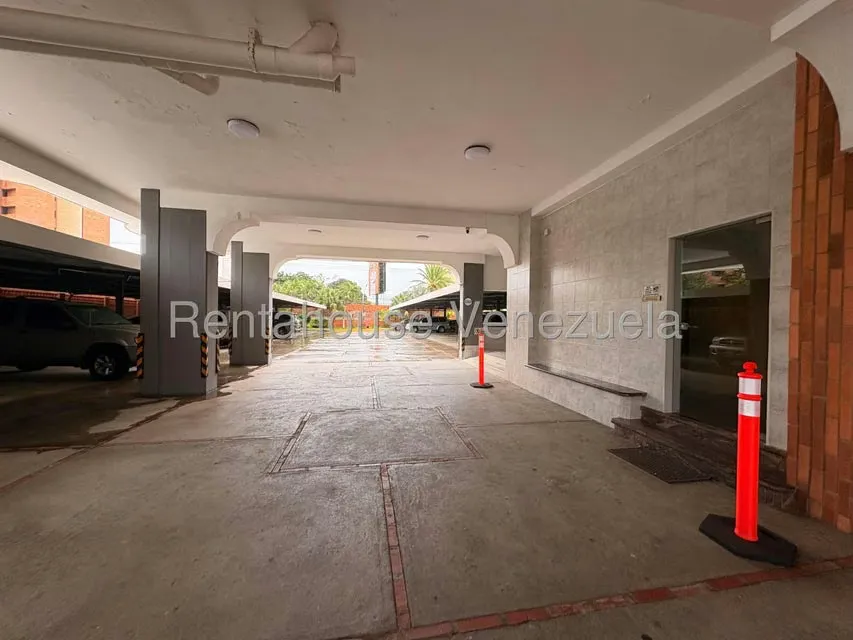 Apartamento (1 Nivel) en Alquiler en Avenida El Milagro, Zulia - 37