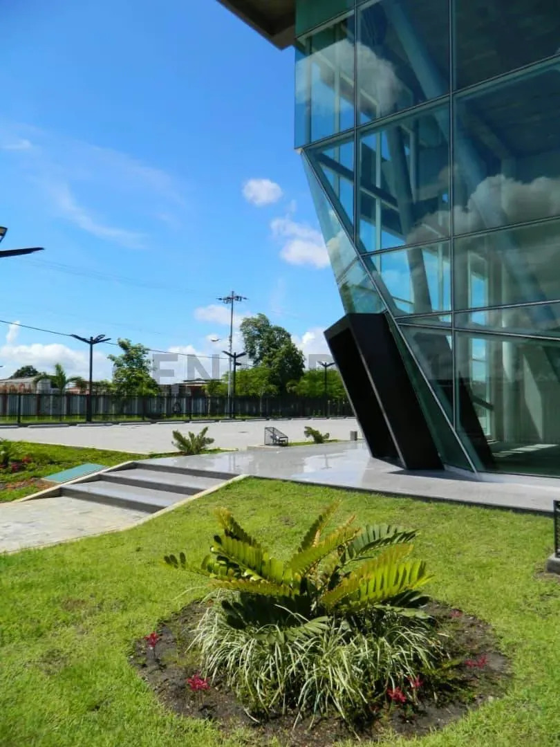 CENTRO COMERCIAL EN VENTA C.C Suata, Unare II Calle Neveri - 11