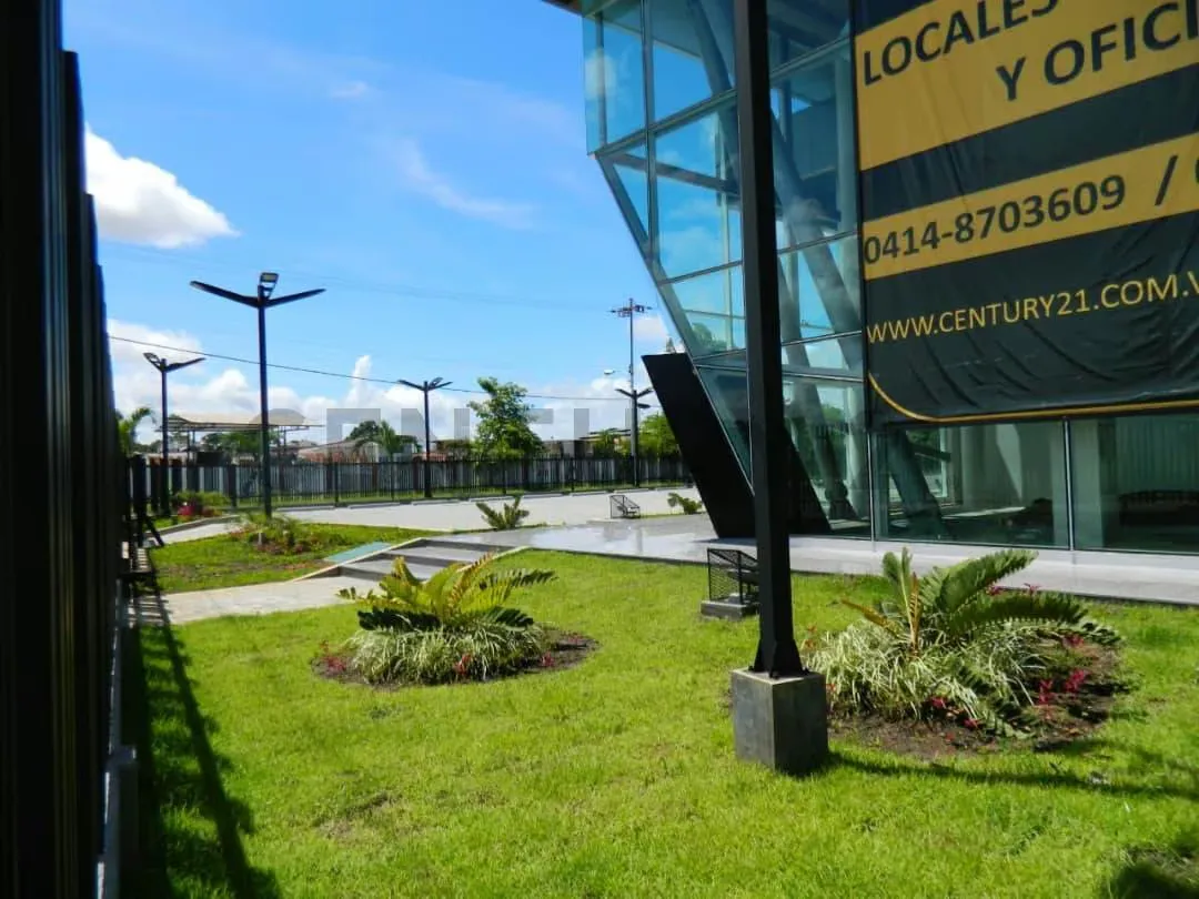 CENTRO COMERCIAL EN VENTA C.C Suata, Unare II Calle Neveri - 16