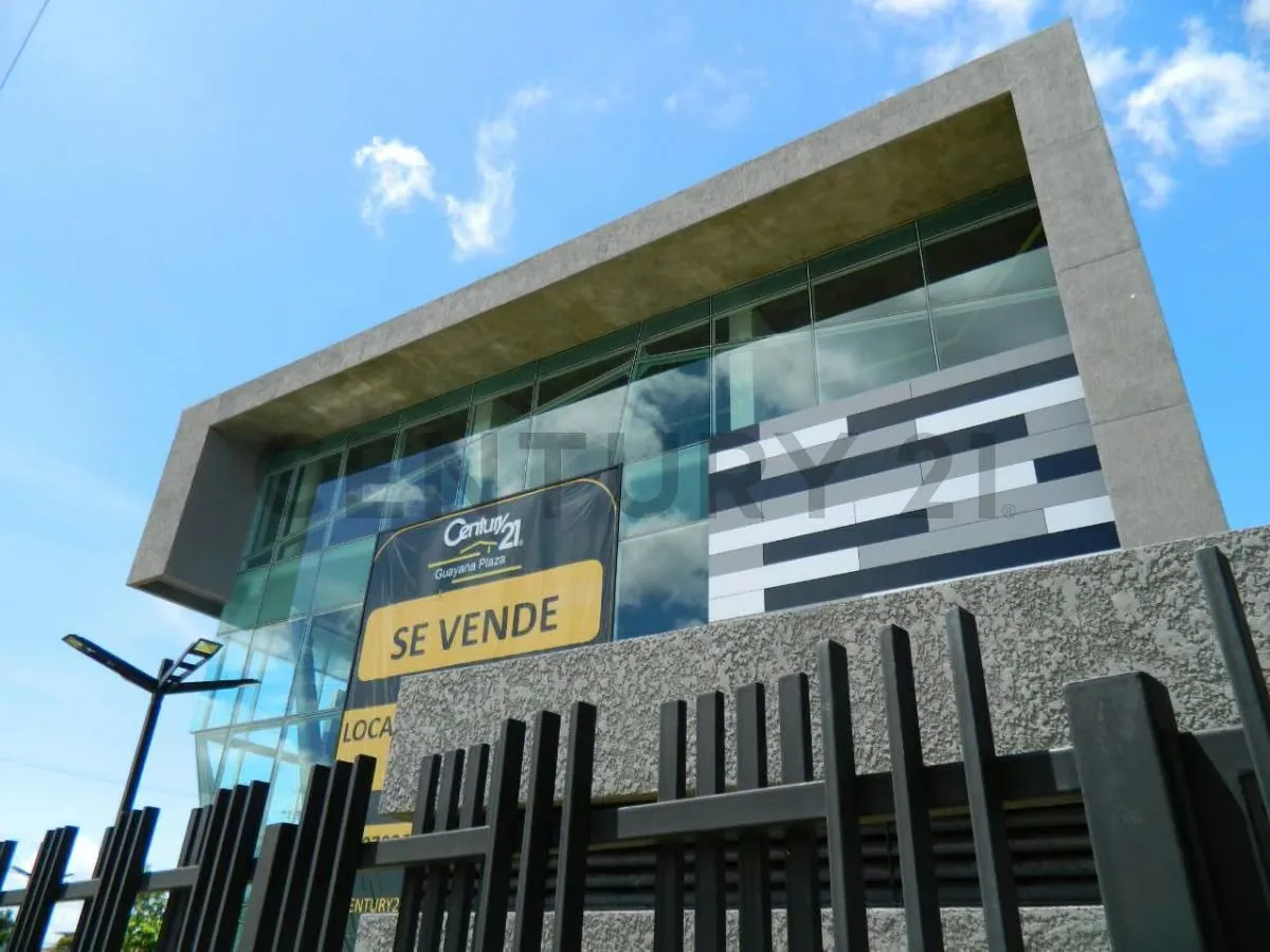 CENTRO COMERCIAL EN VENTA C.C Suata, Unare II Calle Neveri - 18