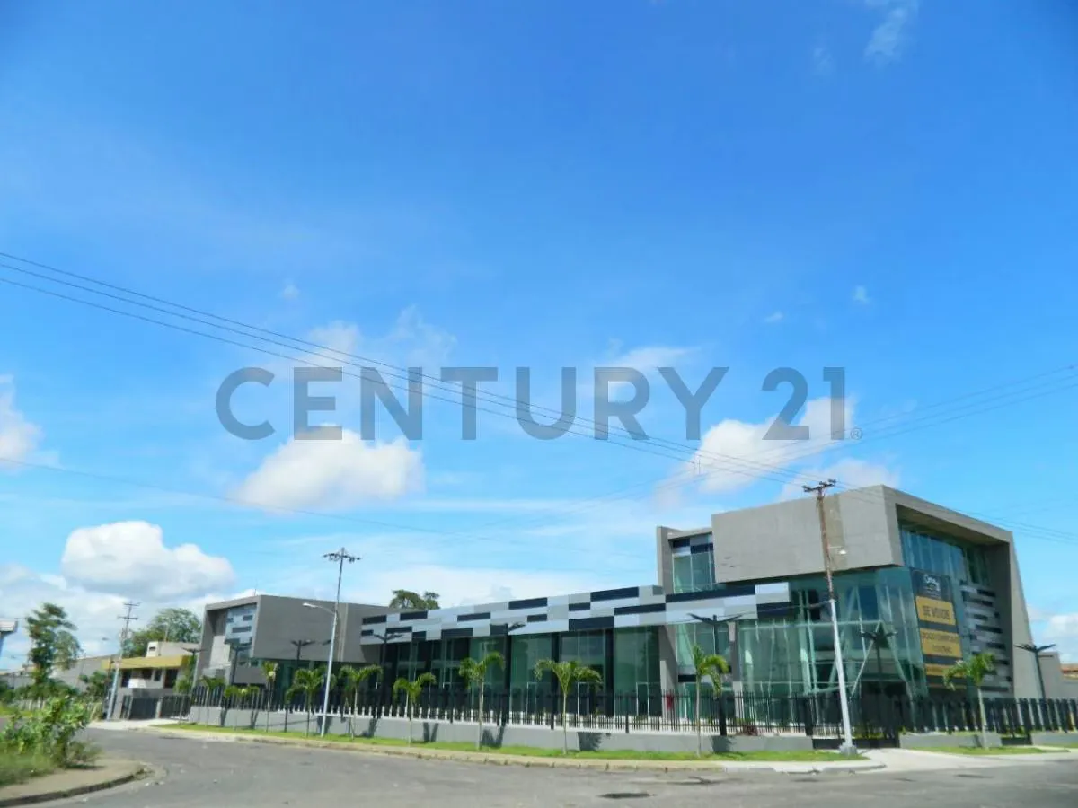 CENTRO COMERCIAL EN VENTA C.C Suata, Unare II Calle Neveri - 21