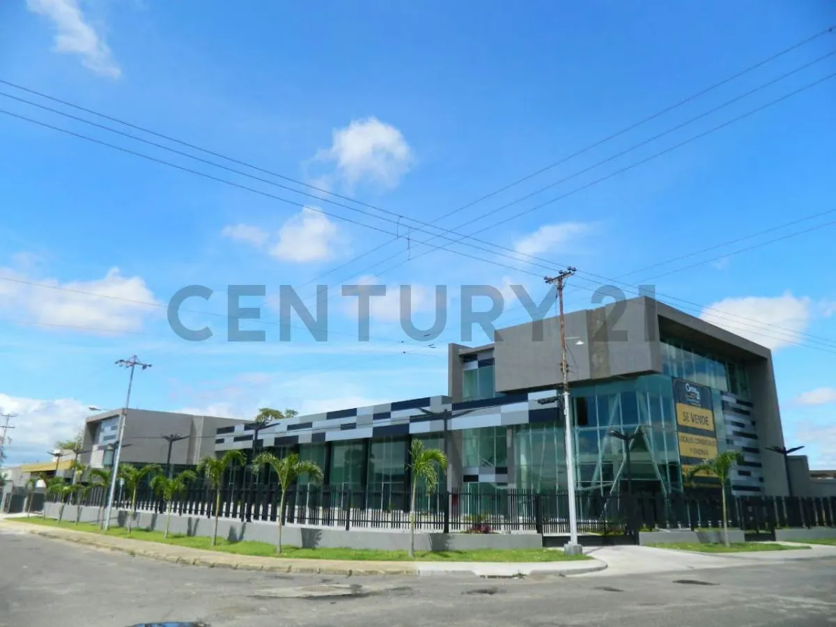 CENTRO COMERCIAL EN VENTA C.C Suata, Unare II Calle Neveri - 23