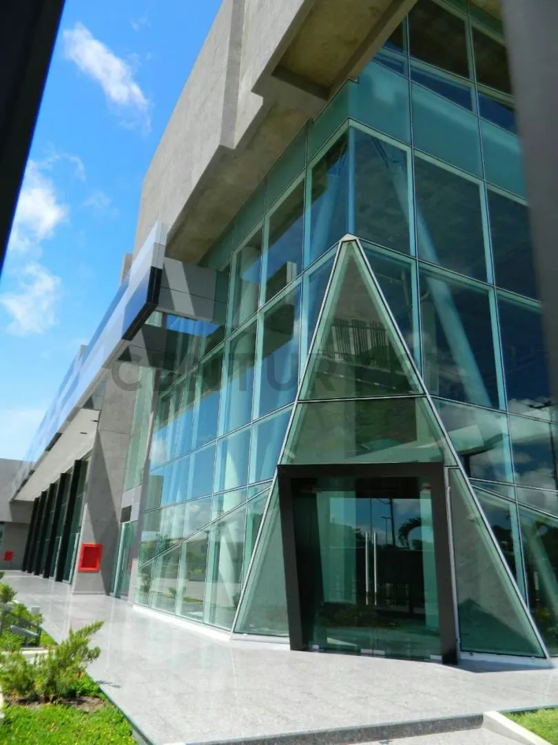 CENTRO COMERCIAL EN VENTA C.C Suata, Unare II Calle Neveri - 24