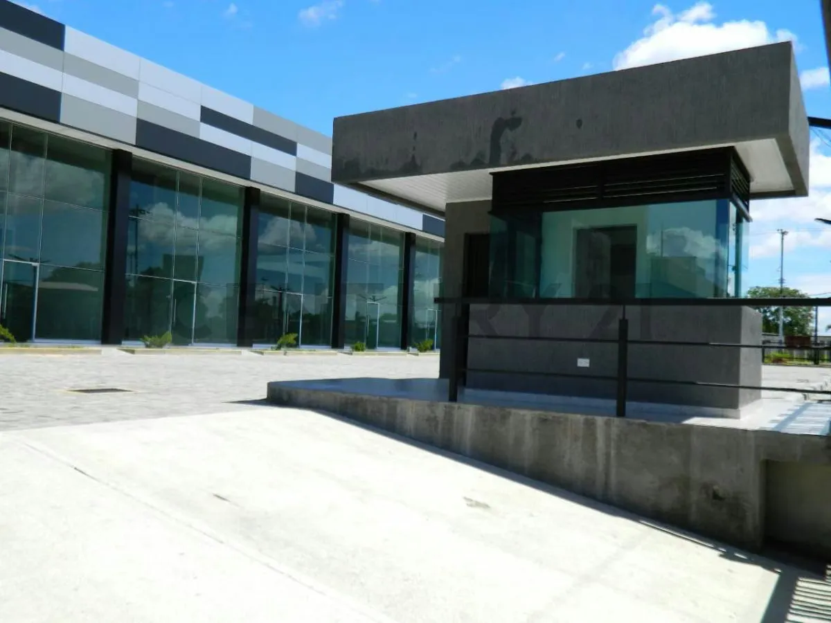 CENTRO COMERCIAL EN VENTA C.C Suata, Unare II Calle Neveri - 25