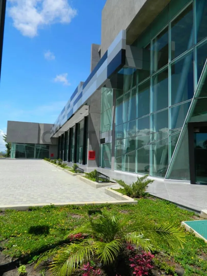 CENTRO COMERCIAL EN VENTA C.C Suata, Unare II Calle Neveri - 10
