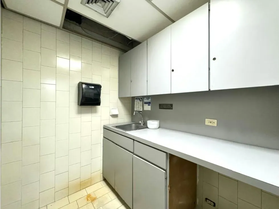 Amplia oficina en alquiler torre corporativa Los Ruices 885M2 - 17
