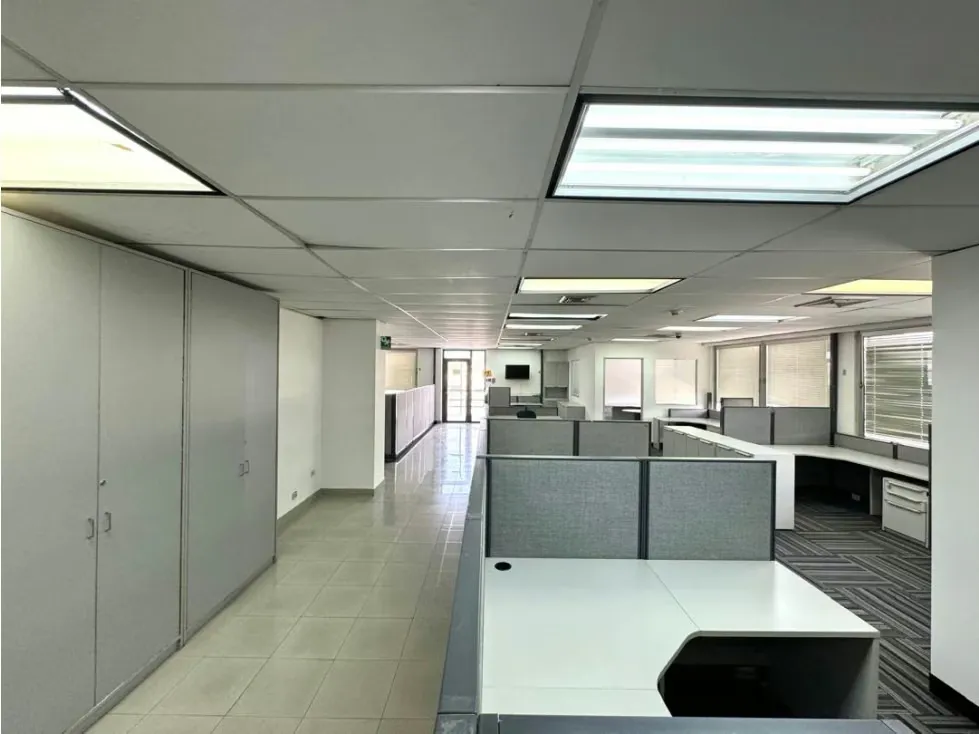 Amplia oficina en alquiler torre corporativa Los Ruices 885M2 - 21