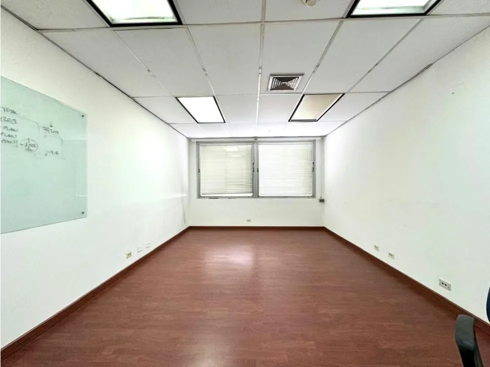 Amplia oficina en alquiler torre corporativa Los Ruices 885M2 - 24