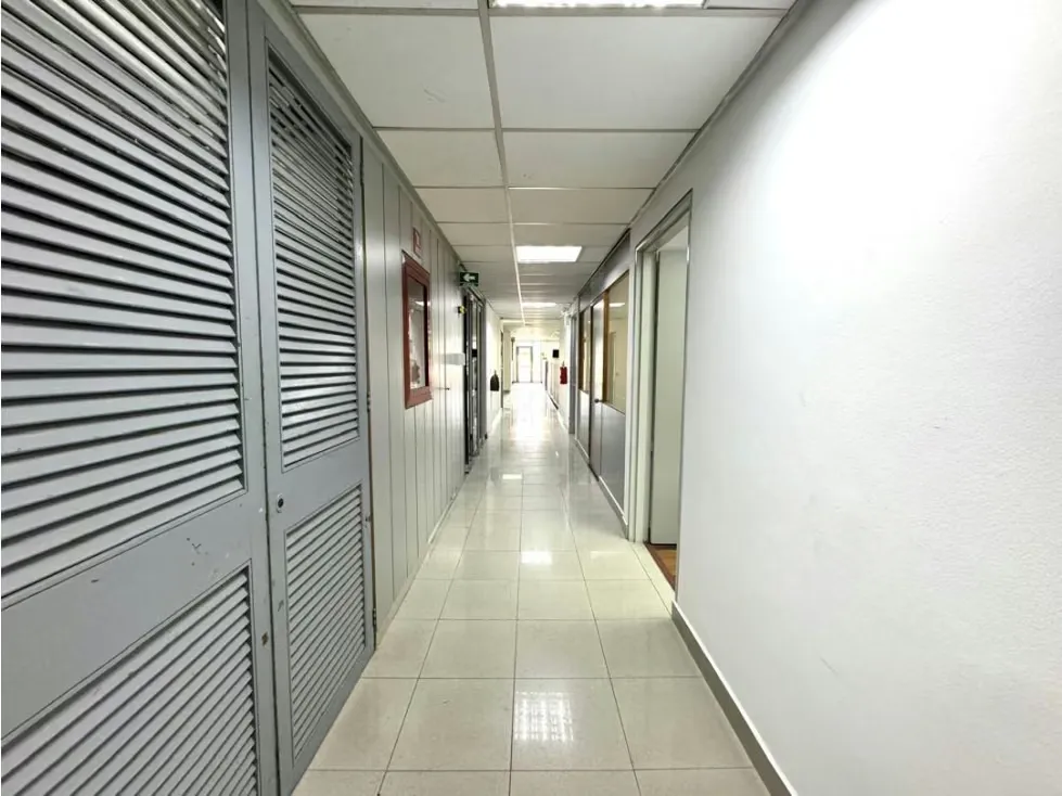 Amplia oficina en alquiler torre corporativa Los Ruices 885M2 - 4