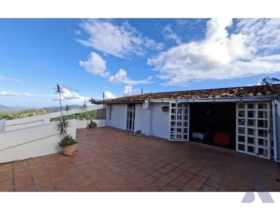 Alquilo anexo 300m2 La Union 3851