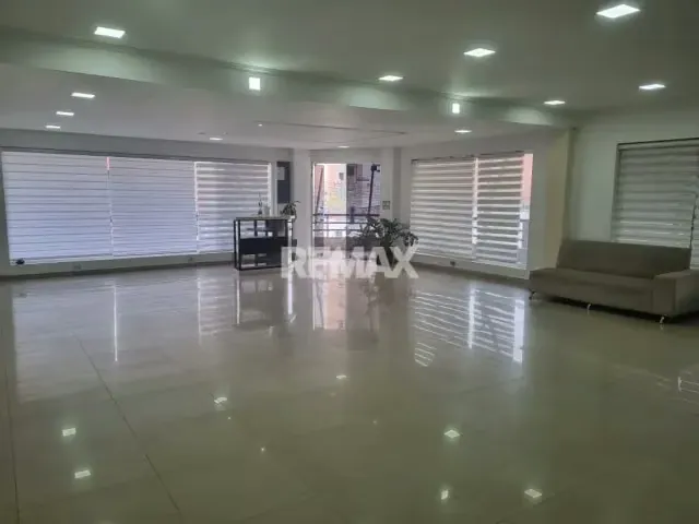 Se alquila espléndido local comercial - 4