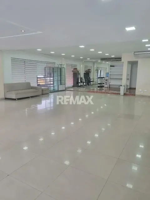 Se alquila espléndido local comercial - 5