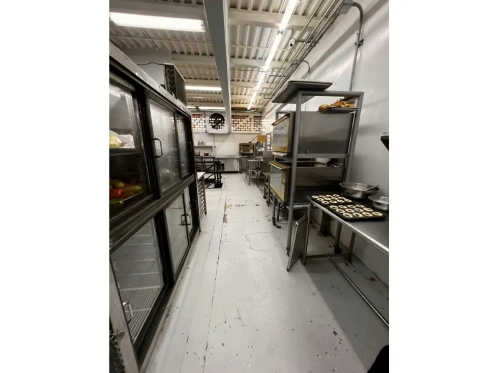 Se VND Fondo Comercio con ALQ.Local Comercial-117m²-C.C.Pza. La Boyera - 14