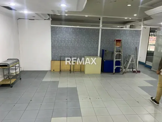 LOCAL COMERCIAL CON MEZZANINA, VISTA A LA AV. 4 DE MAYO, CENTRO COMERCIAL GALERIAS FENTE, PORLAMAR, ISLA DE MARGARITA, VENEZUELA - 14