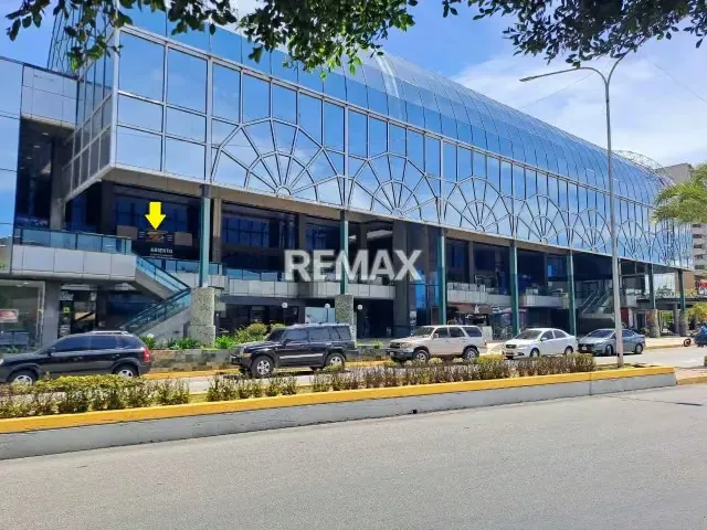 LOCAL COMERCIAL CON MEZZANINA, VISTA A LA AV. 4 DE MAYO, CENTRO COMERCIAL GALERIAS FENTE, PORLAMAR, ISLA DE MARGARITA, VENEZUELA - 2