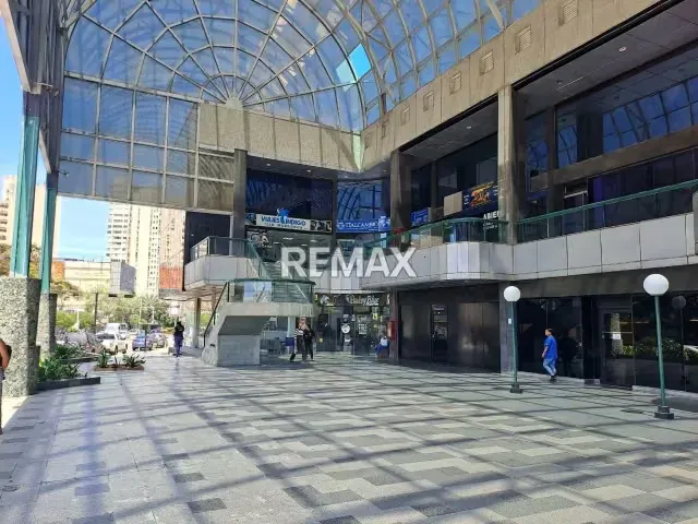 LOCAL COMERCIAL CON MEZZANINA, VISTA A LA AV. 4 DE MAYO, CENTRO COMERCIAL GALERIAS FENTE, PORLAMAR, ISLA DE MARGARITA, VENEZUELA - 4