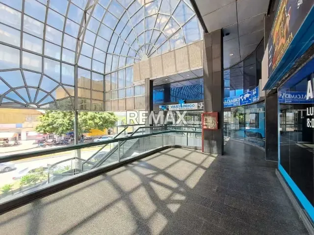 LOCAL COMERCIAL CON MEZZANINA, VISTA A LA AV. 4 DE MAYO, CENTRO COMERCIAL GALERIAS FENTE, PORLAMAR, ISLA DE MARGARITA, VENEZUELA - 9