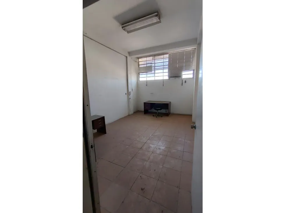 Galpón en venta en Alta Vista 700mts - 12