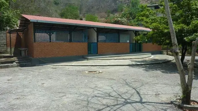 Comercial (Edificio) en Alquiler en Mampote, Miranda - 16