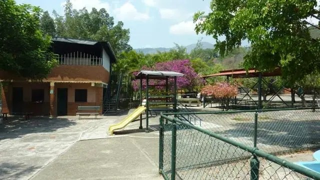 Comercial (Edificio) en Alquiler en Mampote, Miranda - 21