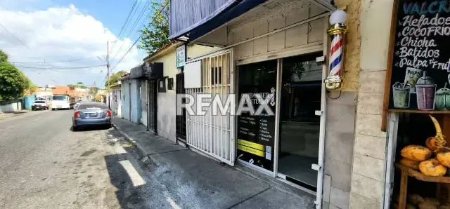 Oportunidad de Inversión Propiedad Comercial-Residencial en el este de la ciudad,