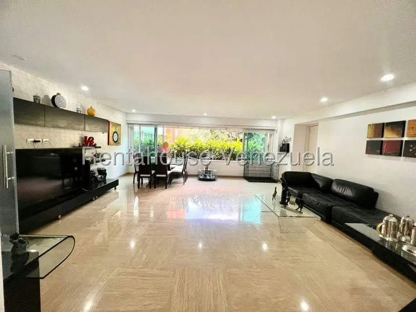 Apartamento (1 Nivel) en Venta en Campo Alegre, Distrito Metropolitano - 2