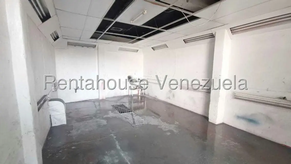 Comercial (Galpon - Deposito) en Venta en Avenida Libertador, Lara - 12