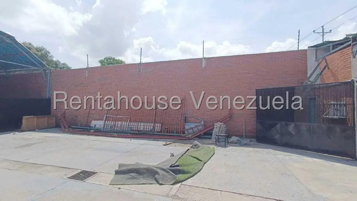 Comercial (Galpon - Deposito) en Venta en Avenida Libertador, Lara - 18
