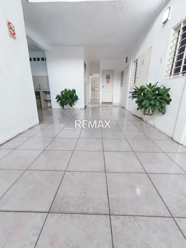 En Alquiler Comoda Habitación Semi-Amoblada