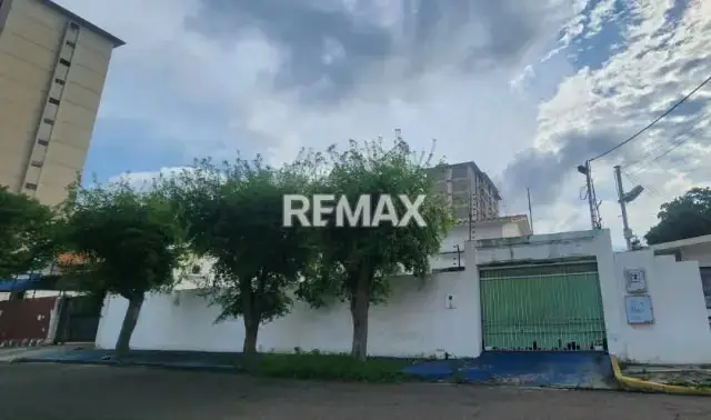 CASA COMERCIAL EN VENTA EN EL SECTOR SANTA MARIA