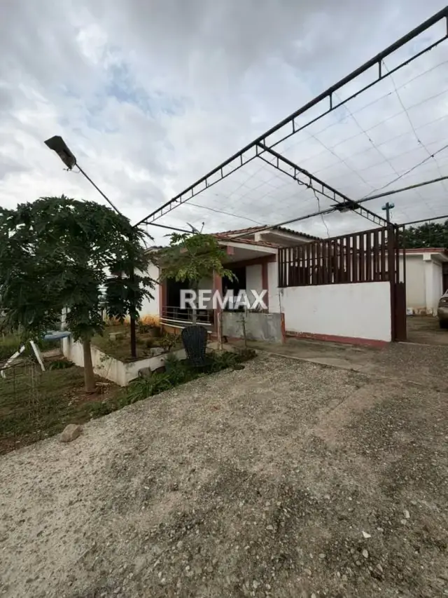 VENTA DE CASA CON TERRENO EN LA VIA PANAMERICANA