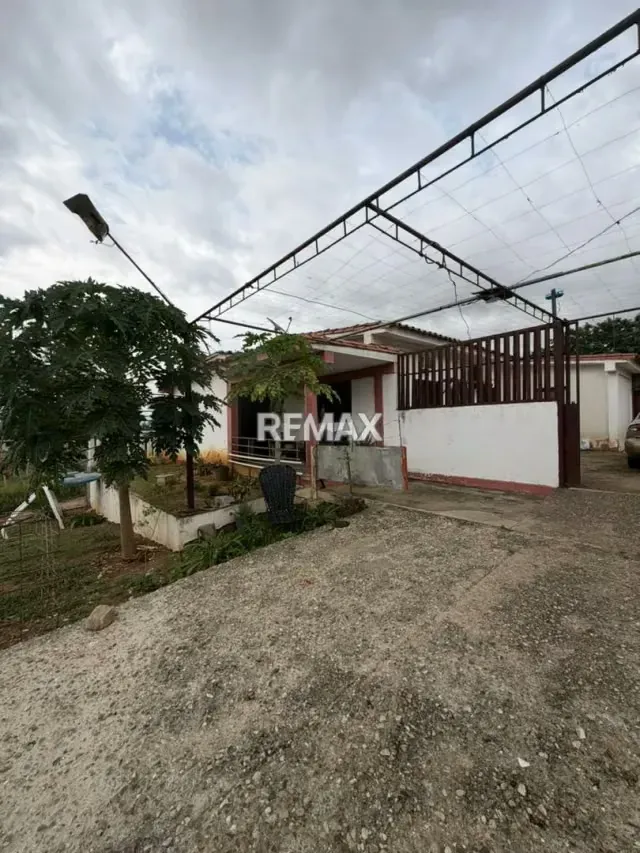 VENTA DE CASA CON TERRENO EN LA VIA PANAMERICANA