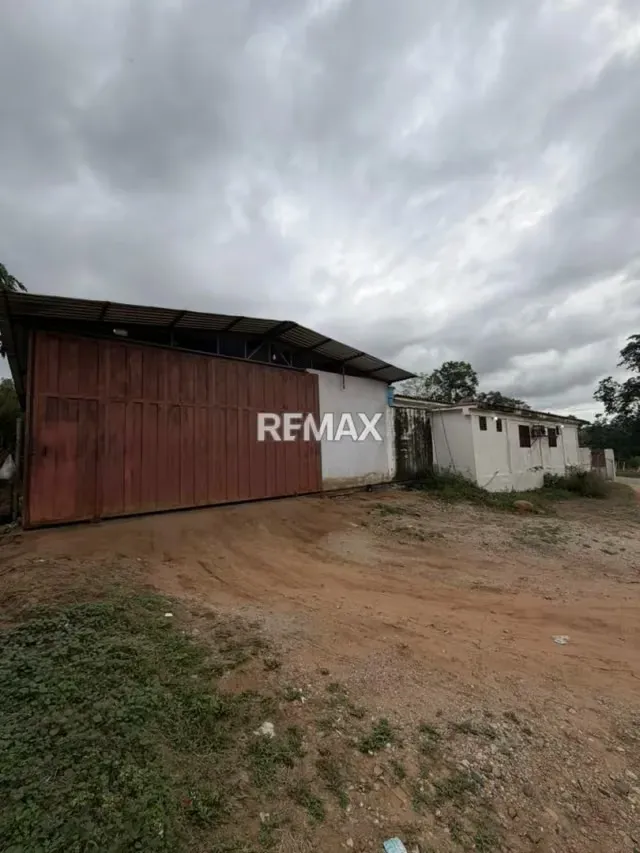 VENTA DE CASA CON TERRENO EN LA VIA PANAMERICANA - 2