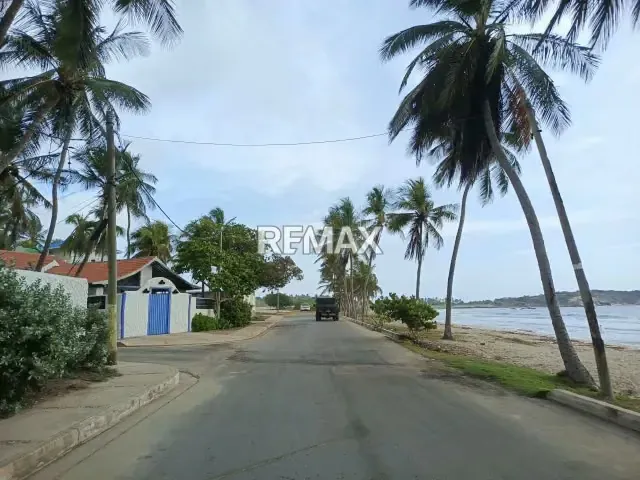 LOCAL COMERCIAL A SOLO PASOS DE PLAYA PARGUITO Y PUERTO ABAJO EN LA ISLA DE MARGARITA EMPRENDE TU NEGOCIO EN ESTA OPORTUNIDAD EN ZONA PLAYERA