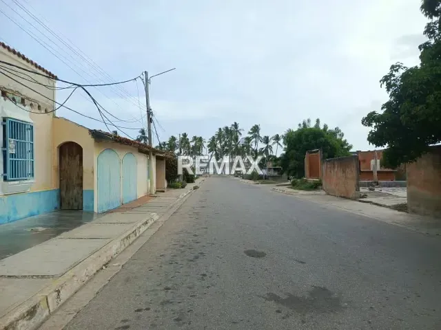 LOCAL COMERCIAL A SOLO PASOS DE PLAYA PARGUITO Y PUERTO ABAJO EN LA ISLA DE MARGARITA EMPRENDE TU NEGOCIO EN ESTA OPORTUNIDAD EN ZONA PLAYERA - 3