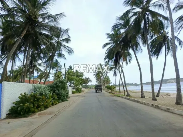 LOCAL COMERCIAL A SOLO PASOS DE PLAYA PARGUITO Y PUERTO ABAJO EN LA ISLA DE MARGARITA EMPRENDE TU NEGOCIO EN ESTA OPORTUNIDAD EN ZONA PLAYERA - 6