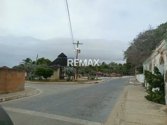 LOCAL COMERCIAL A SOLO PASOS DE PLAYA PARGUITO Y PUERTO ABAJO EN LA ISLA DE MARGARITA EMPRENDE TU NEGOCIO EN ESTA OPORTUNIDAD EN ZONA PLAYERA - 7