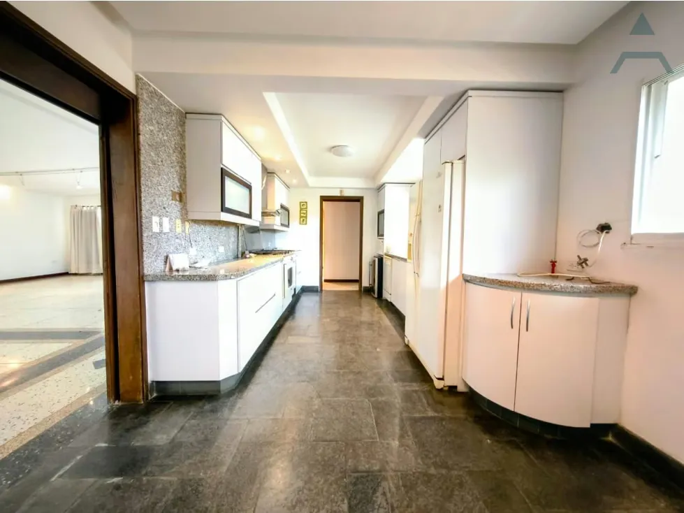 Se alquila casa en La Castellana 706m² - 3h/3.5b/4pe - 12