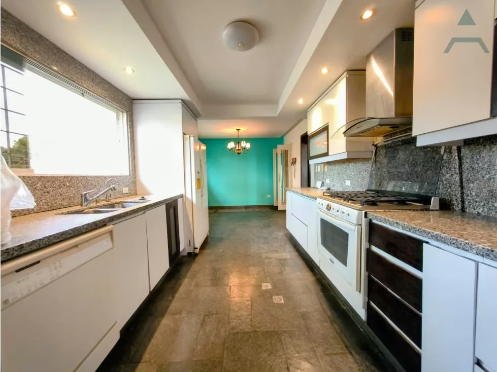 Se alquila casa en La Castellana 706m² - 3h/3.5b/4pe - 13