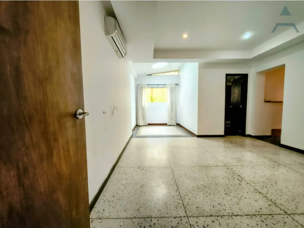 Se alquila casa en La Castellana 706m² - 3h/3.5b/4pe - 6