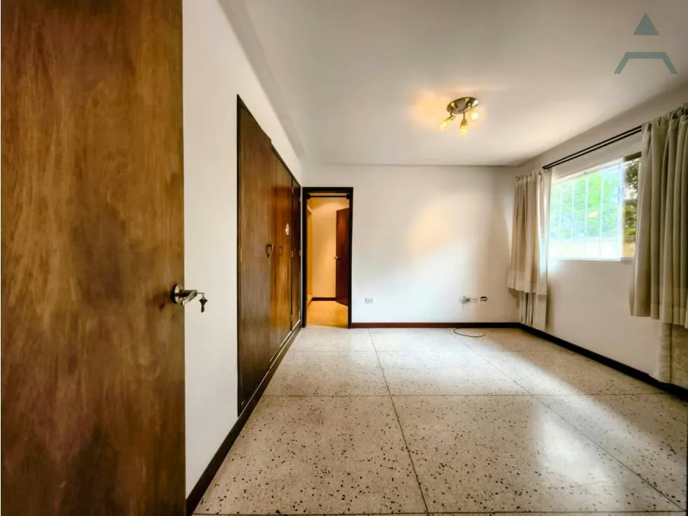 Se alquila casa en La Castellana 706m² - 3h/3.5b/4pe - 8