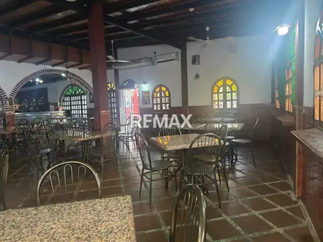 Local comercial estratégicamente ubicado