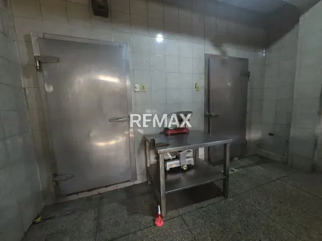 Local comercial estratégicamente ubicado - 10