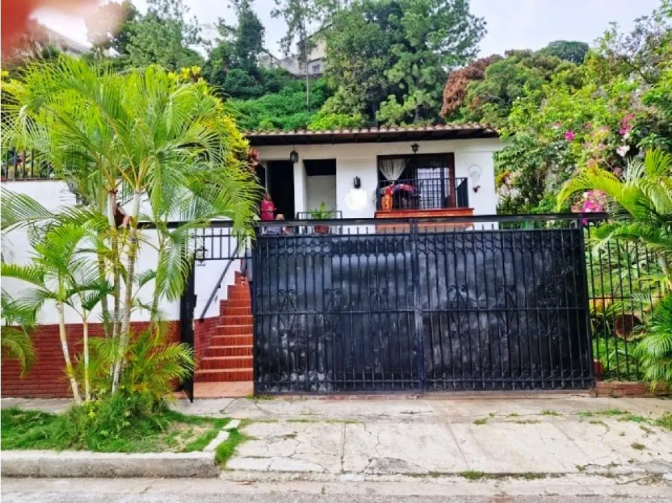 Vendo casa en calle cerrada 380m2 Prados del Este 4815