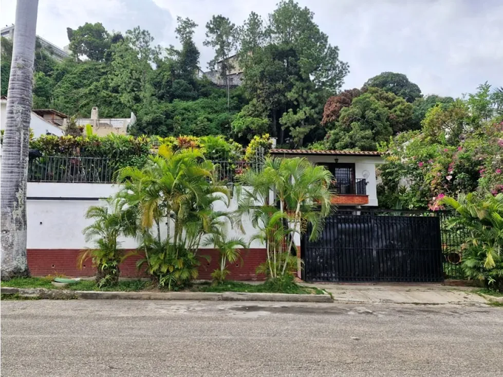 Vendo casa en calle cerrada 380m2 Prados del Este 4815 - 2