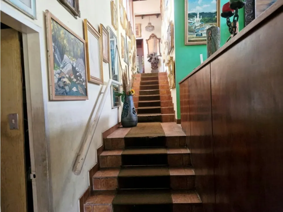 Vendo casa en calle cerrada 380m2 Prados del Este 4815 - 14