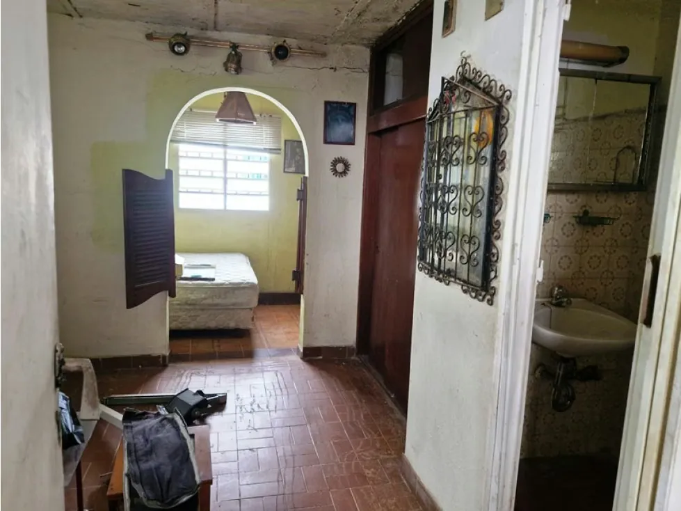 Vendo casa en calle cerrada 380m2 Prados del Este 4815 - 15