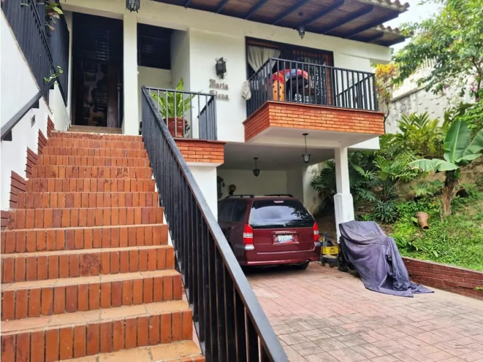 Vendo casa en calle cerrada 380m2 Prados del Este 4815 - 3