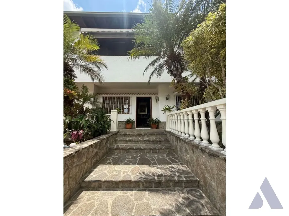 Se vende casa 500m2 Los Samanes 6269 - 3